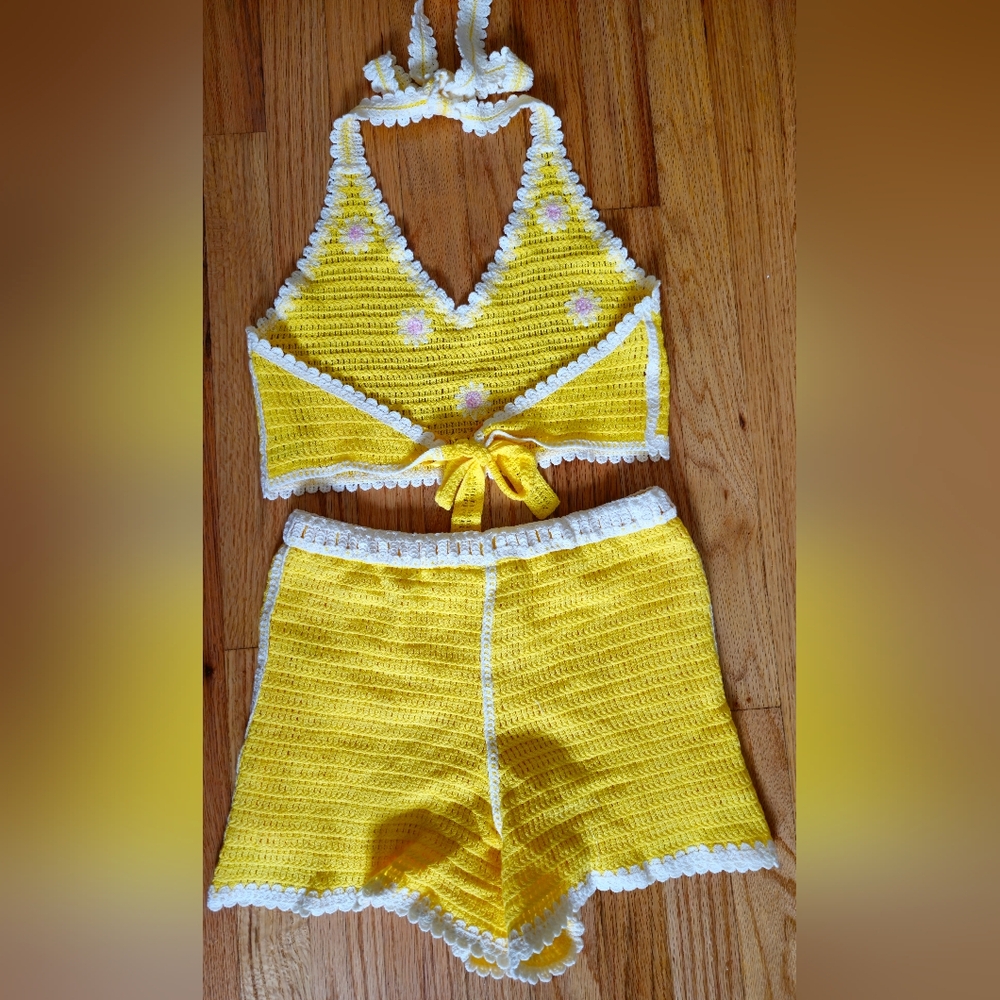 SOLD Crochet Daisy Print Two Piece Shorts Set With Halter Cami Tank Top Sz S/M - Picture 5 of 10